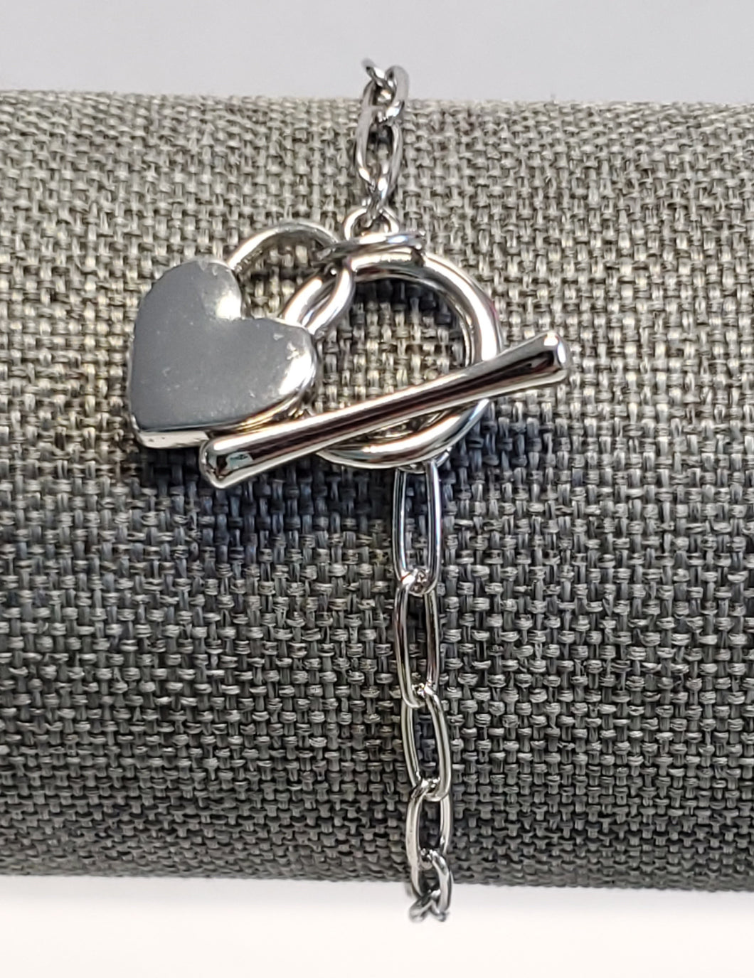 Bracelet-Small Chainlink w/Toggle & Small Silver Heart
